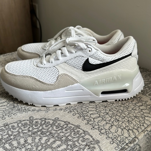 Nike Shoes - Nike AirMax